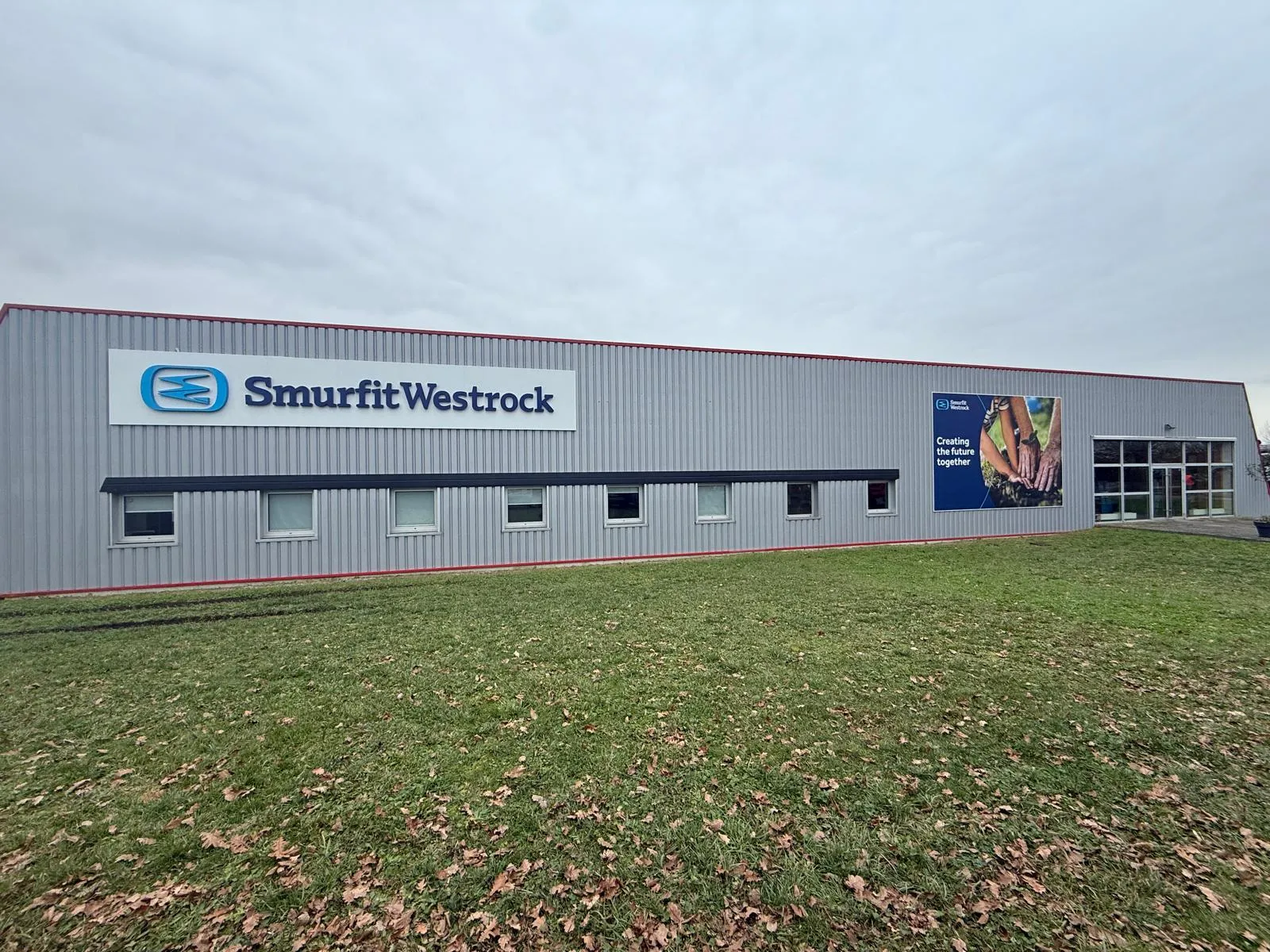 Enseigne Smurfit Westrock à Jarnac — lettres boîtiers lumineuses sur caisson
