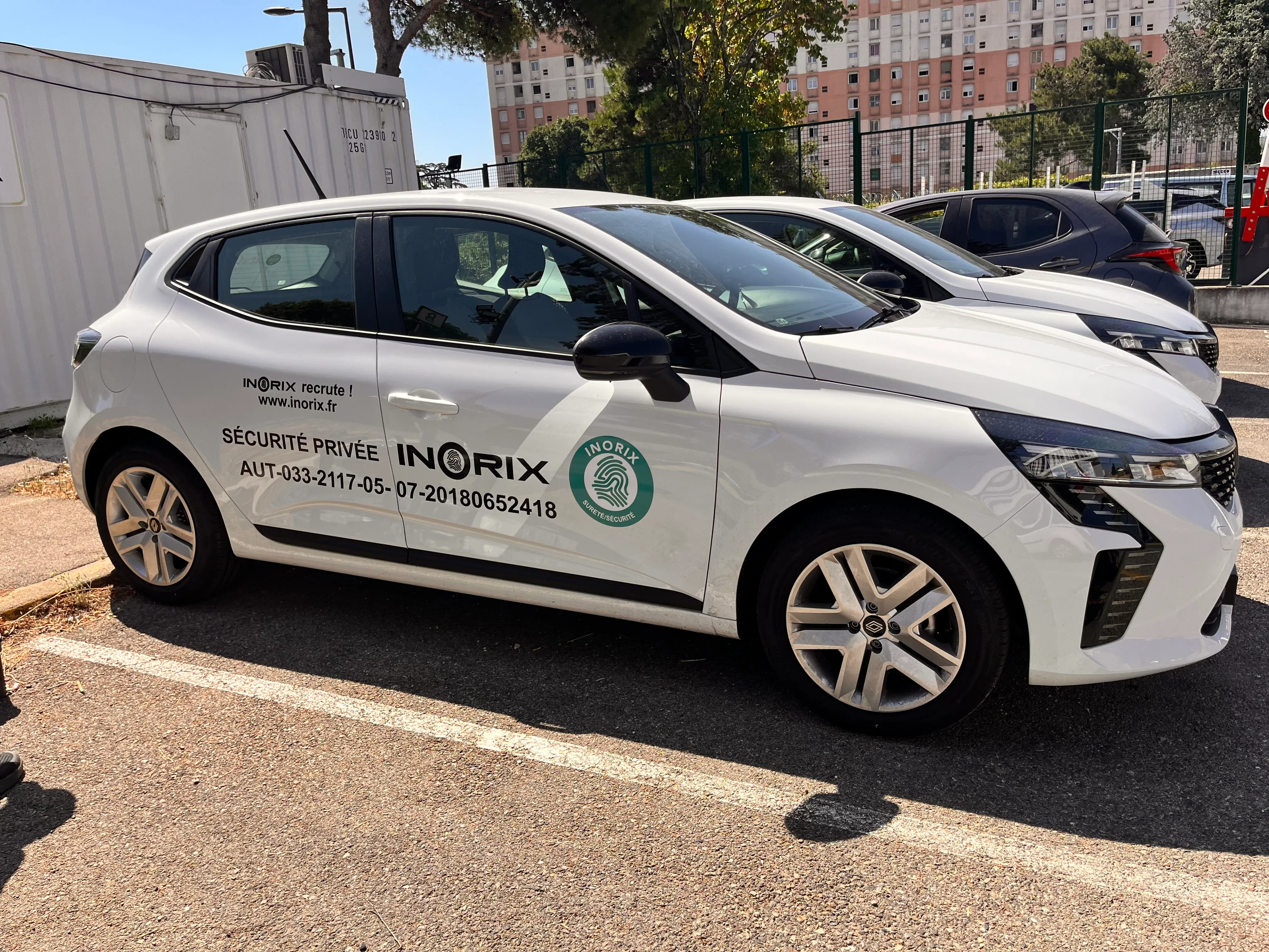 Lettrage découpé Sécurité privée Inorix, Marseille — réalisation PUBLI MENI