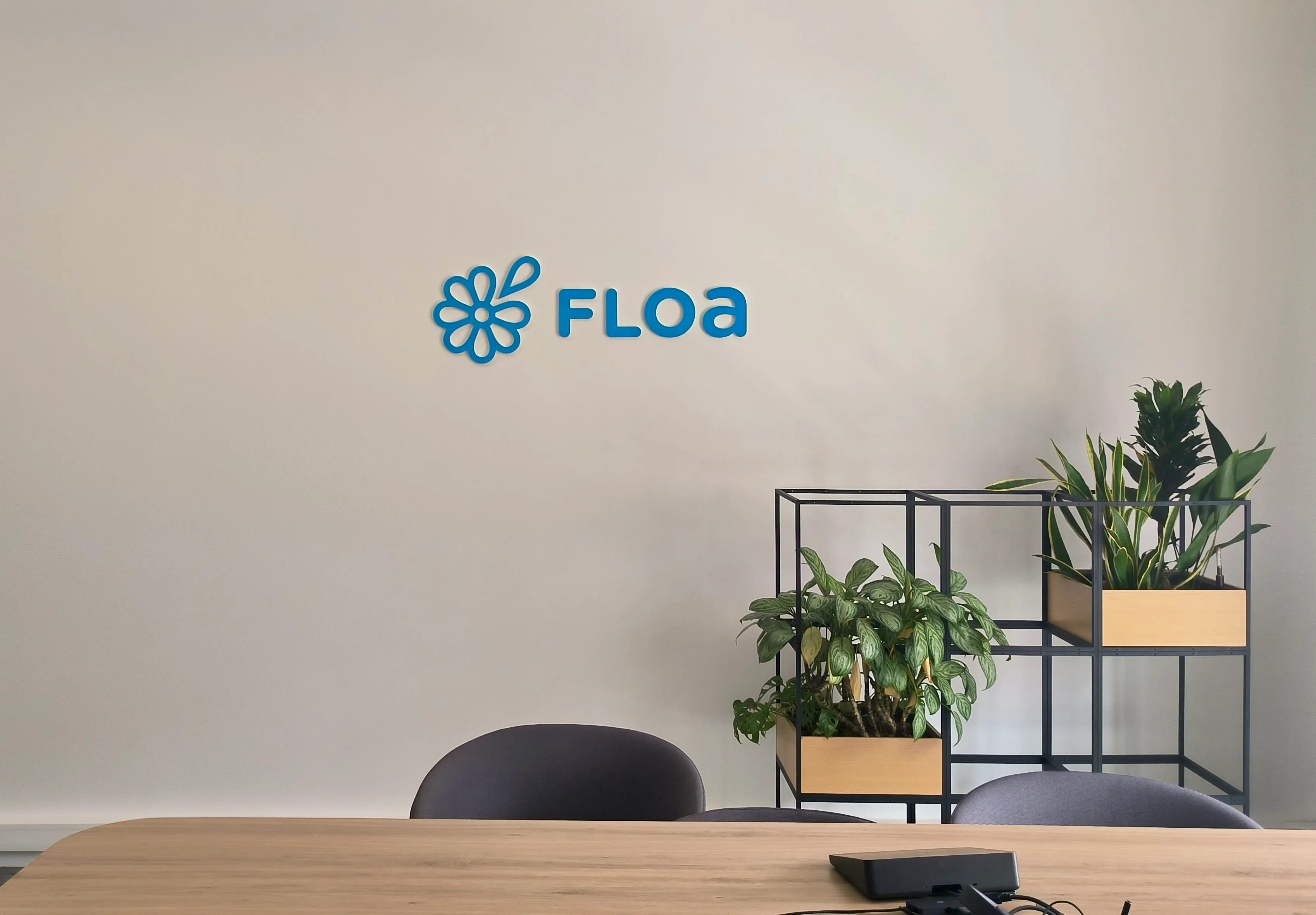 Logo en relief PVC, Floa, Bordeaux — réalisation PUBLI MENI