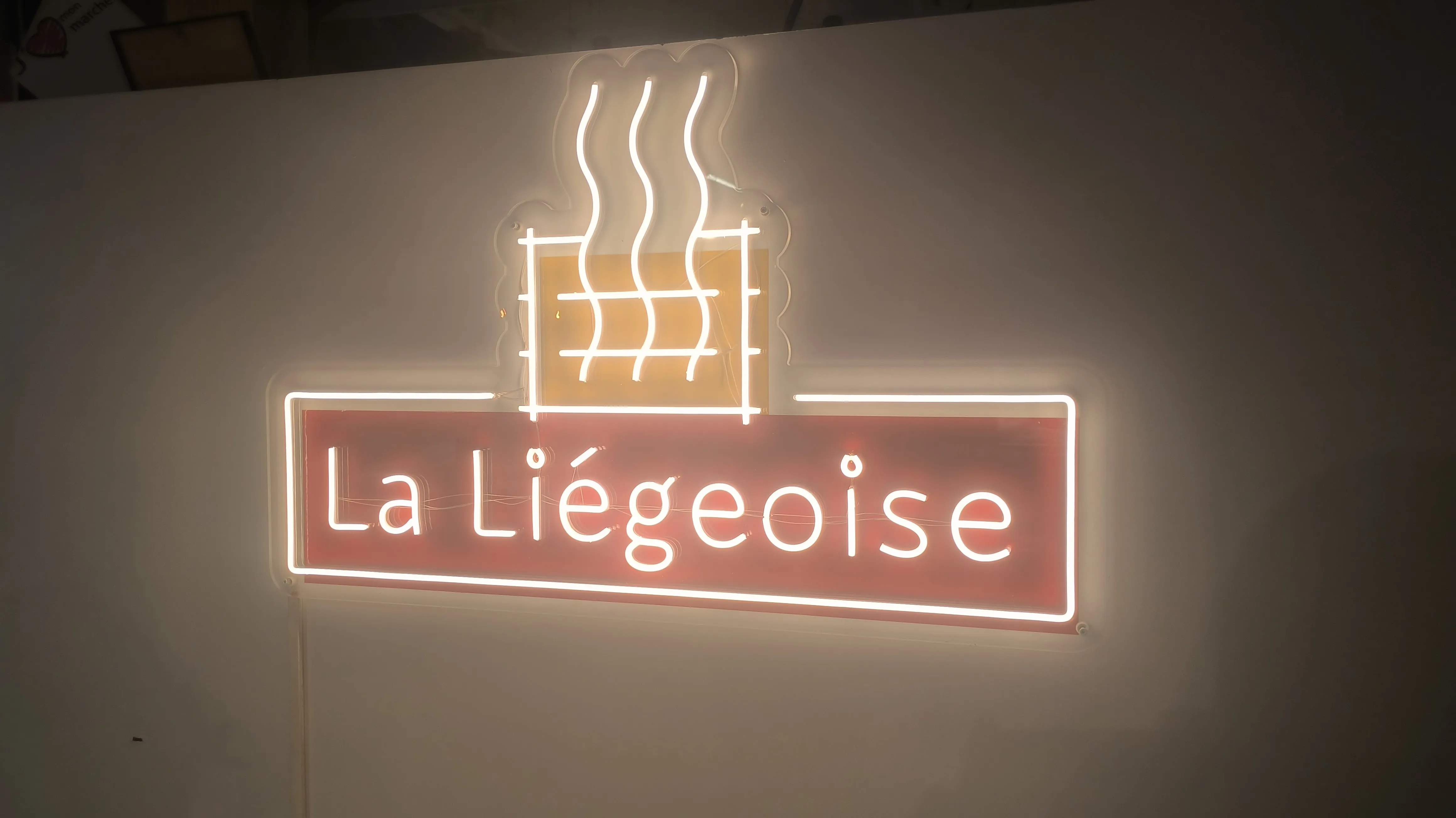 Néon LED, La Liégeoise, Bordeaux — réalisation PUBLI MENI