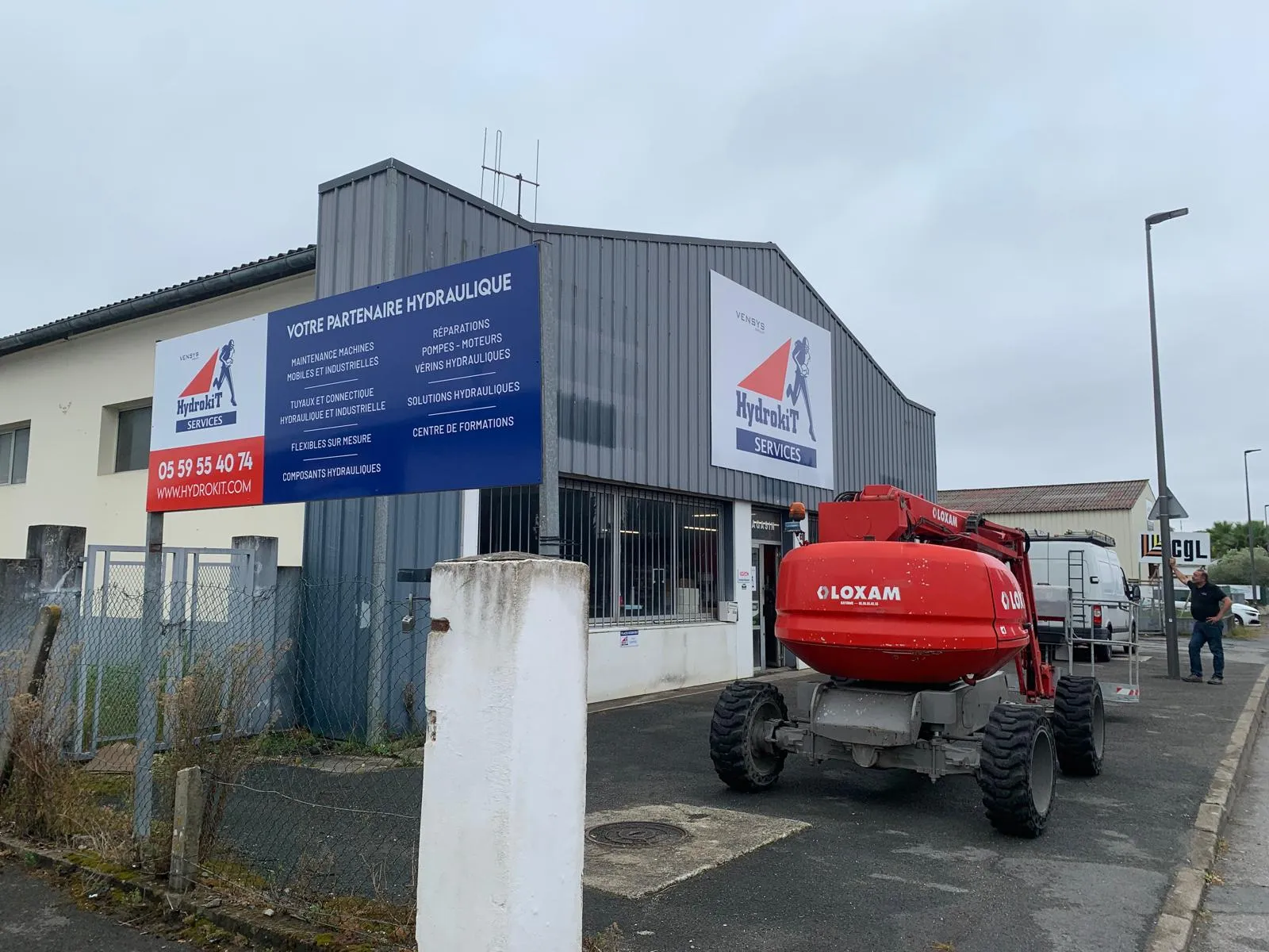 Enseigne et panneau HydrokiT