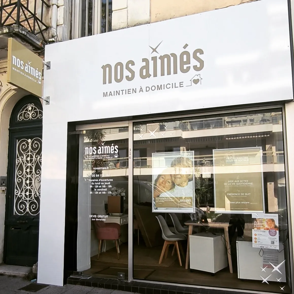 Enseigne Nos Aimés, Groupe Kanouma à Arcachon