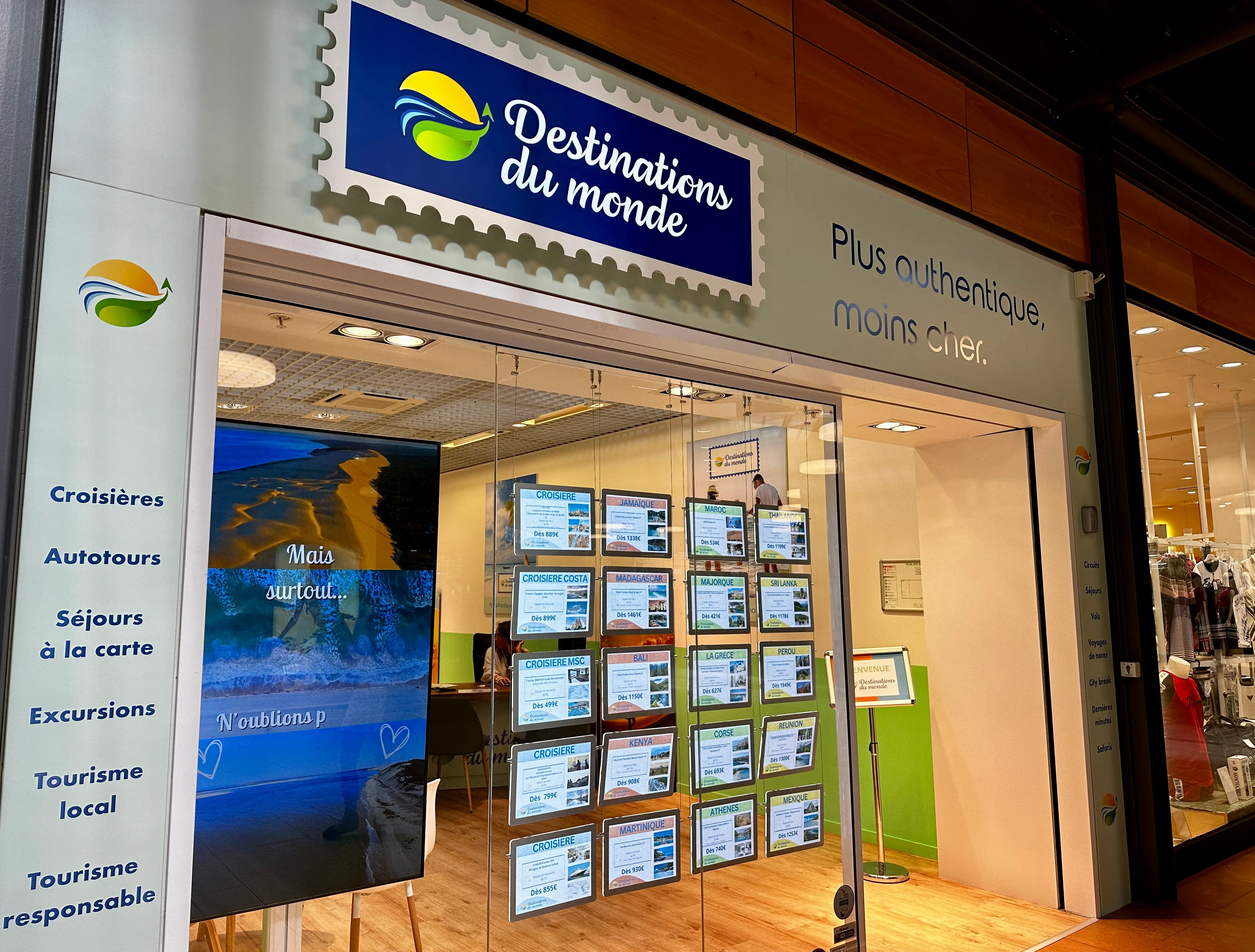 Enseigne caisson lumineux Destination du Monde Biganos