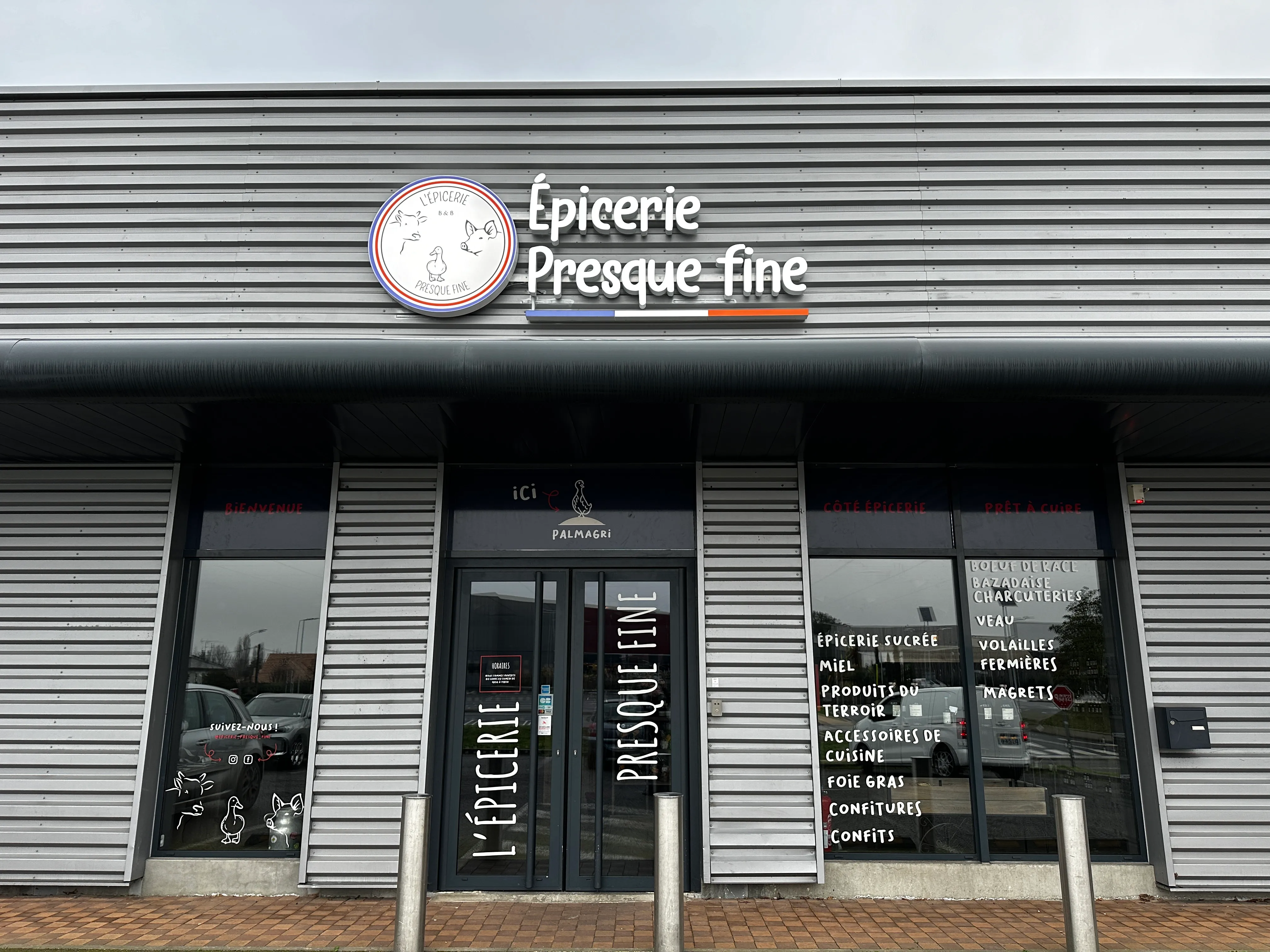 Enseigne caisson lumineux et lettres boîtiers Épicerie Presque Fine Langon
