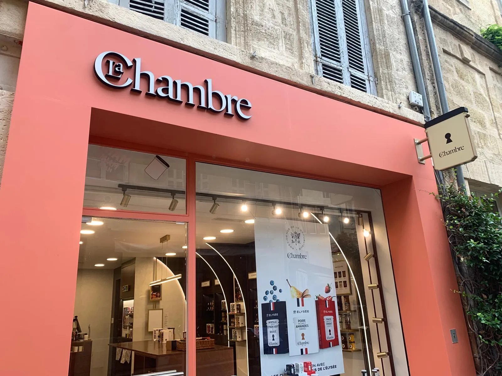 Enseigne drapeau lumineuse La Chambre aux Confitures Bordeaux