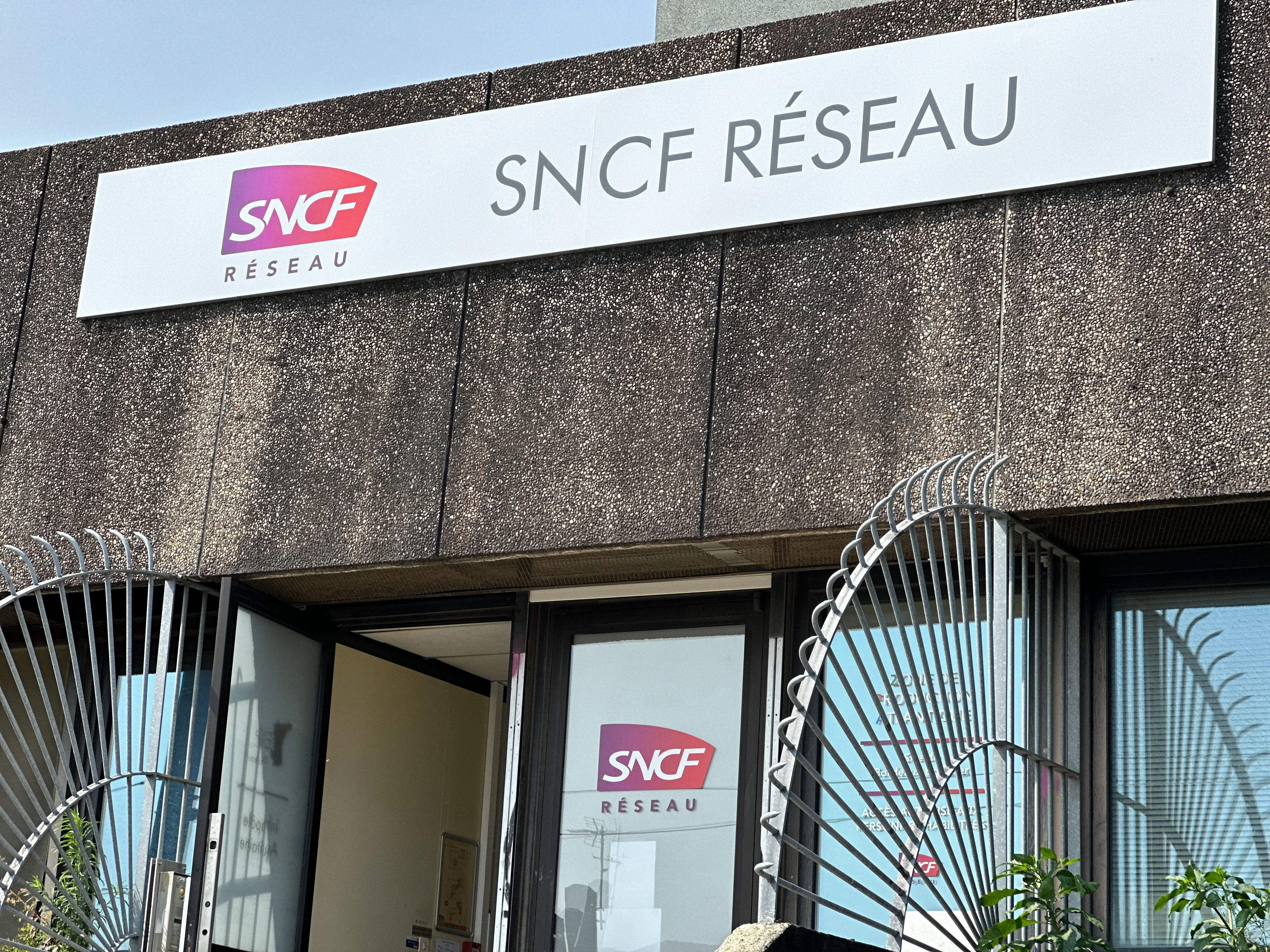 Enseigne panneau SNCF Réseau Bordeaux