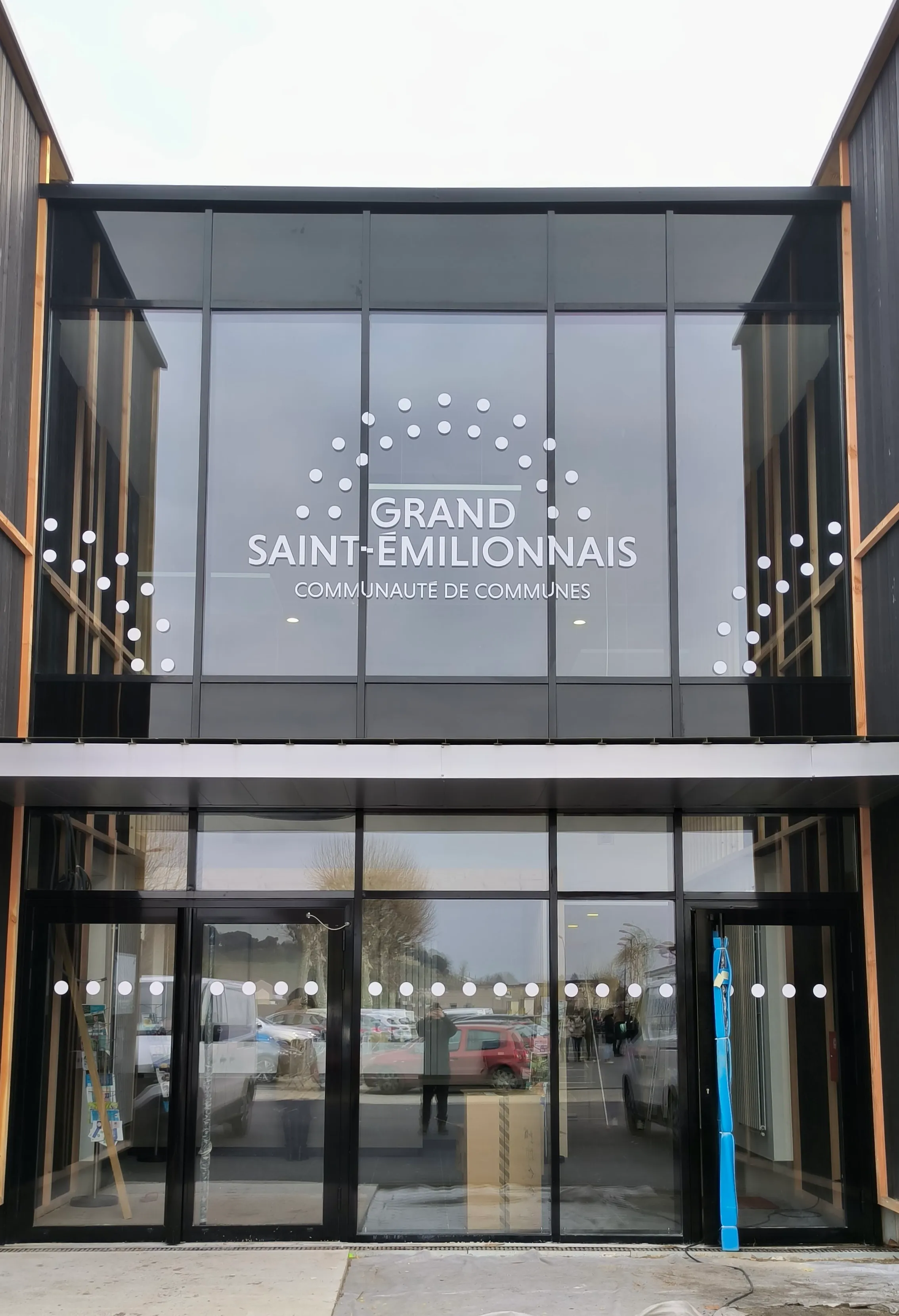 Lettrage adhésif signalétique Communauté de communes Grand Saint-Émilionnais