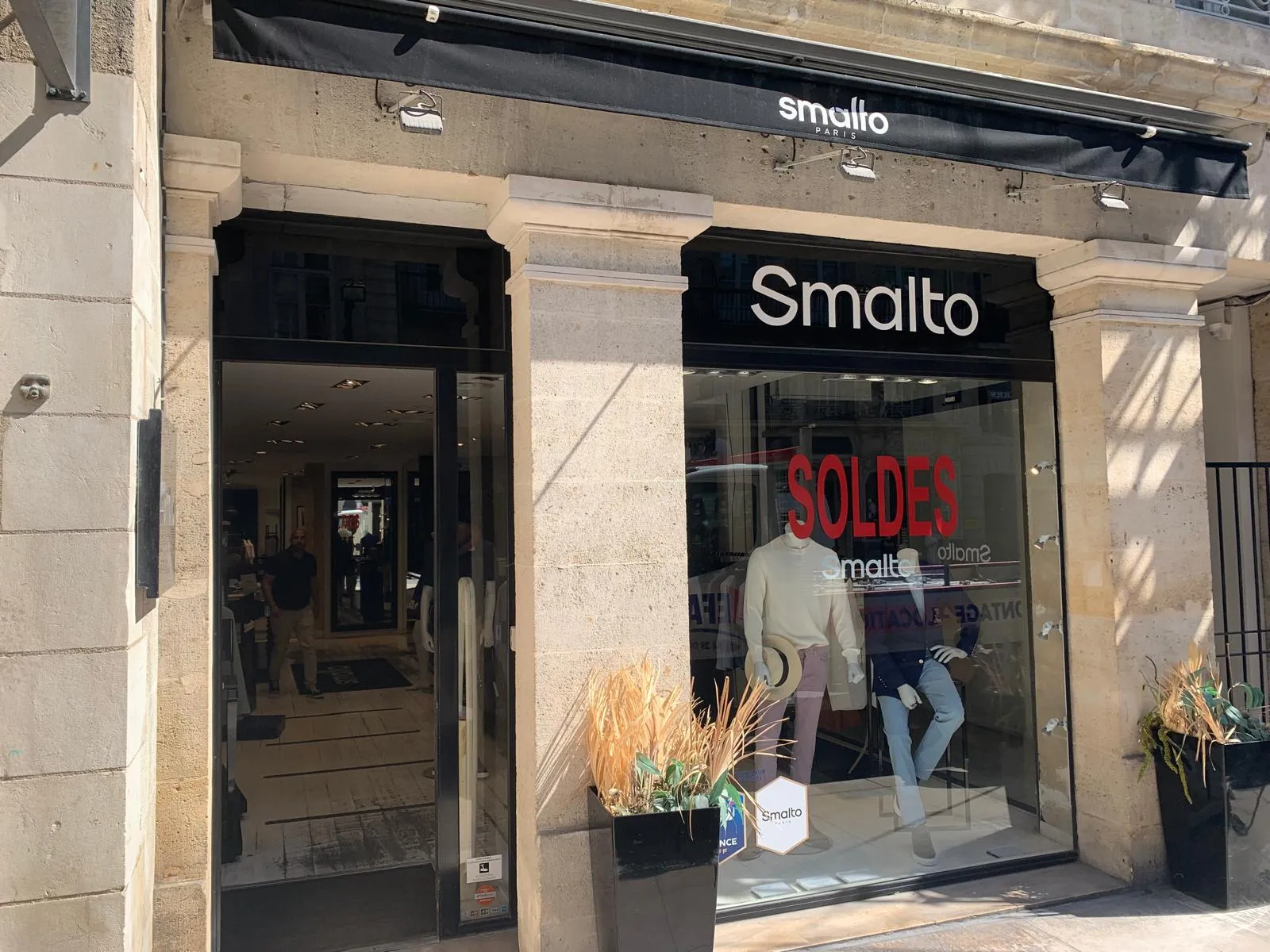 Lettrage adhésif vitrine, Smalto — Bordeaux (33) — réalisation PUBLI MENI