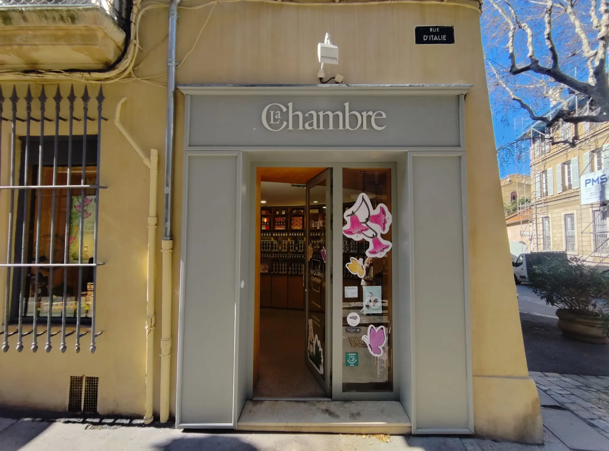 Enseigne lettres découpées PVC non lumineuse La Chambre Aix-en-Provence