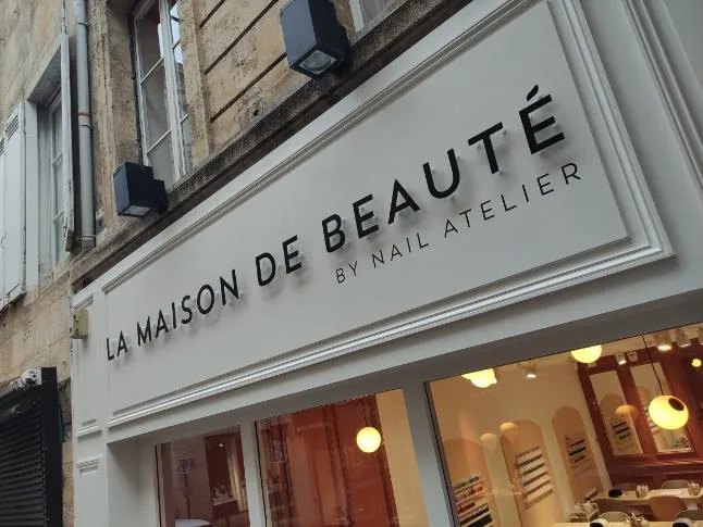 Enseigne lettres découpées aluminium composite Maison de Beauté Bordeaux