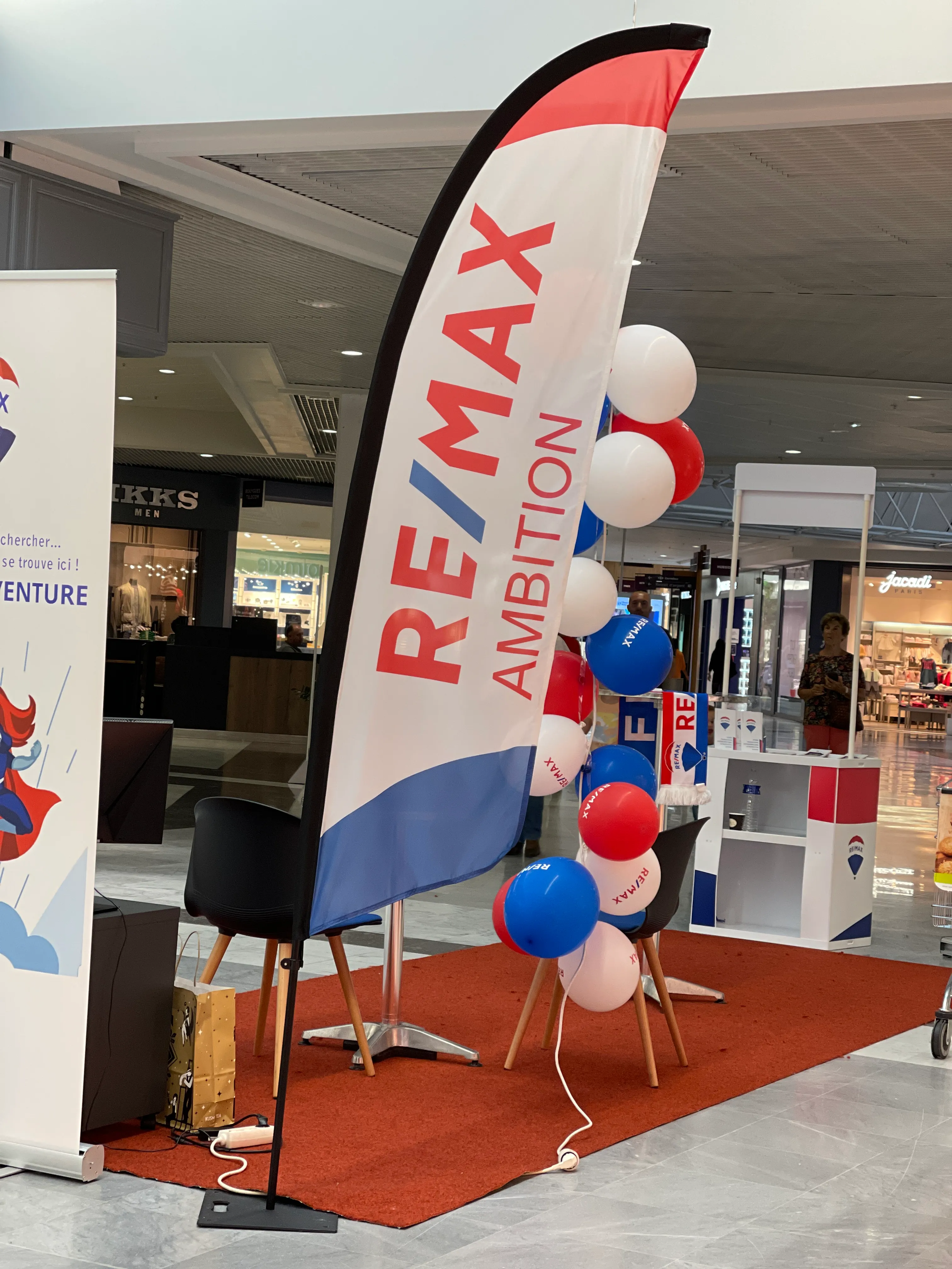 Oriflamme drapeau PLV agence RE/MAX Ambition
