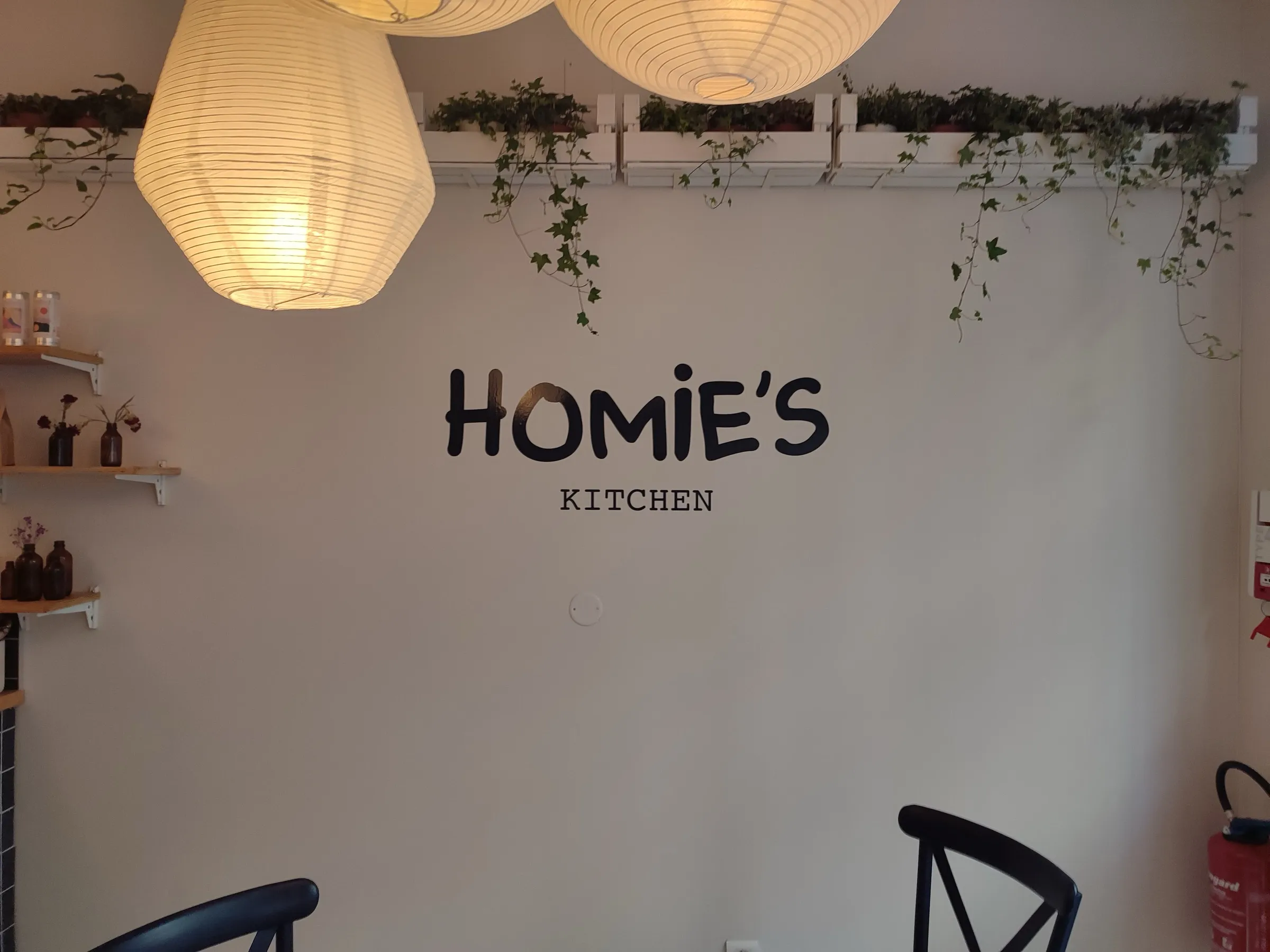Adhésif de vitrine, Homies, Bordeaux — réalisation PUBLI MENI