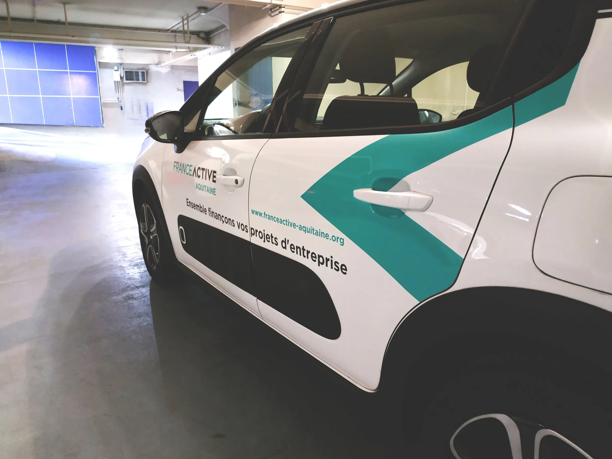 France Active, Bordeaux — marquage adhésif et covering d'une Citroën C3 de service — réalisation PUBLI MENI