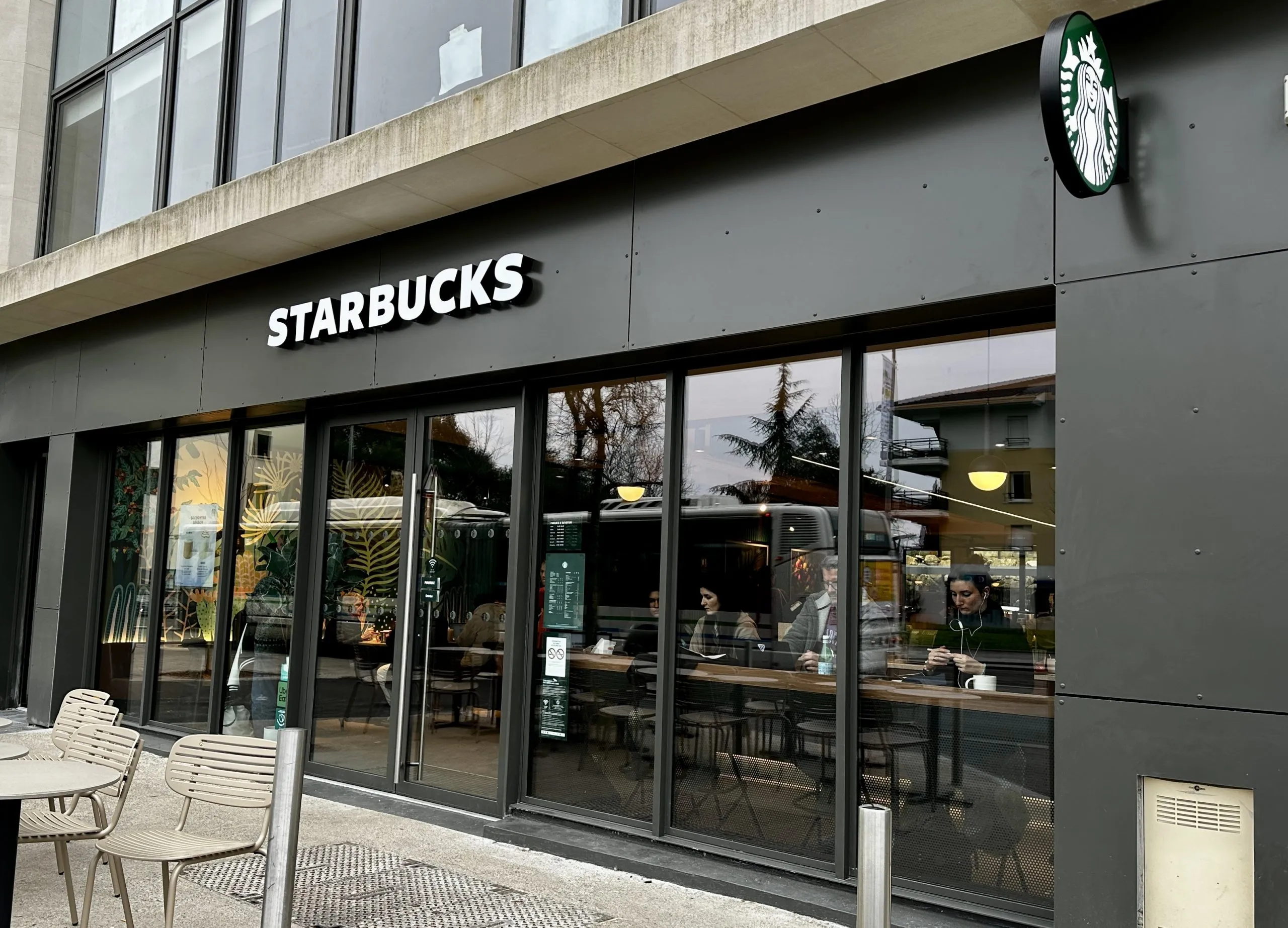 Enseigne et signalétique Starbucks, Talence — réalisation PUBLI MENI