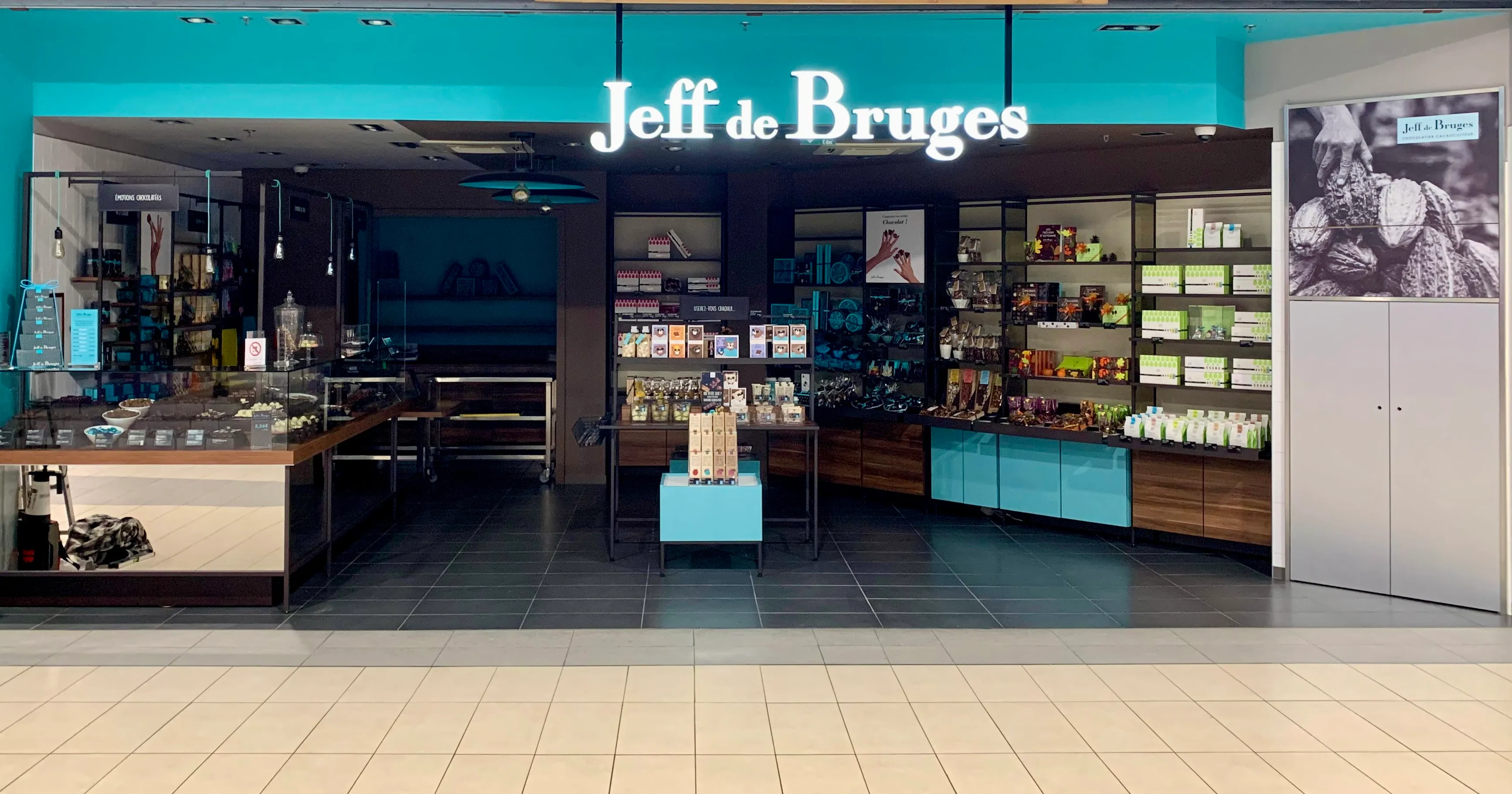 Lettres boîtiers lumineuses, Jeff de Bruges — Langon (33) — réalisation PUBLI MENI
