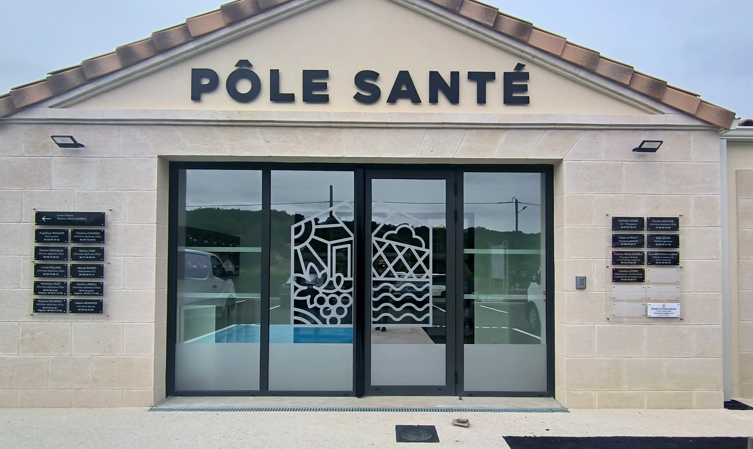 Enseigne façade et vitrophanie, Pôle Santé — Branne (33) — réalisation PUBLI MENI