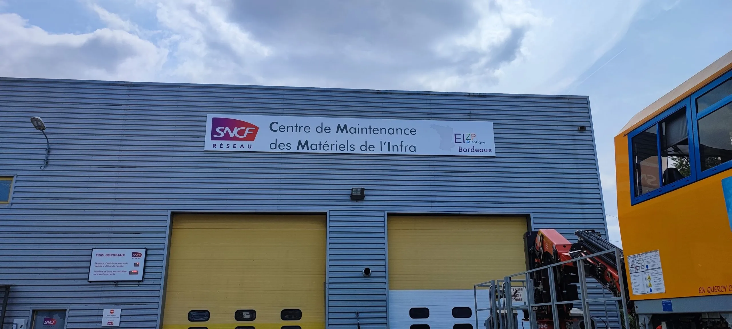 Panneau enseigne façade, SNCF Réseau — Bègles (33) — réalisation PUBLI MENI