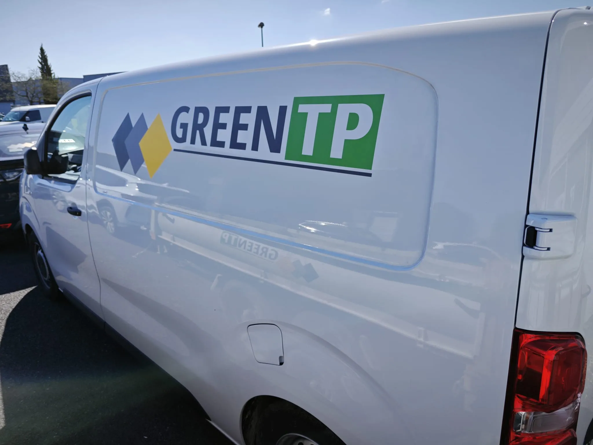 Green TP, Saint-Jean-d'Illac — covering d'un véhicule d'entreprise de travaux publics — réalisation PUBLI MENI