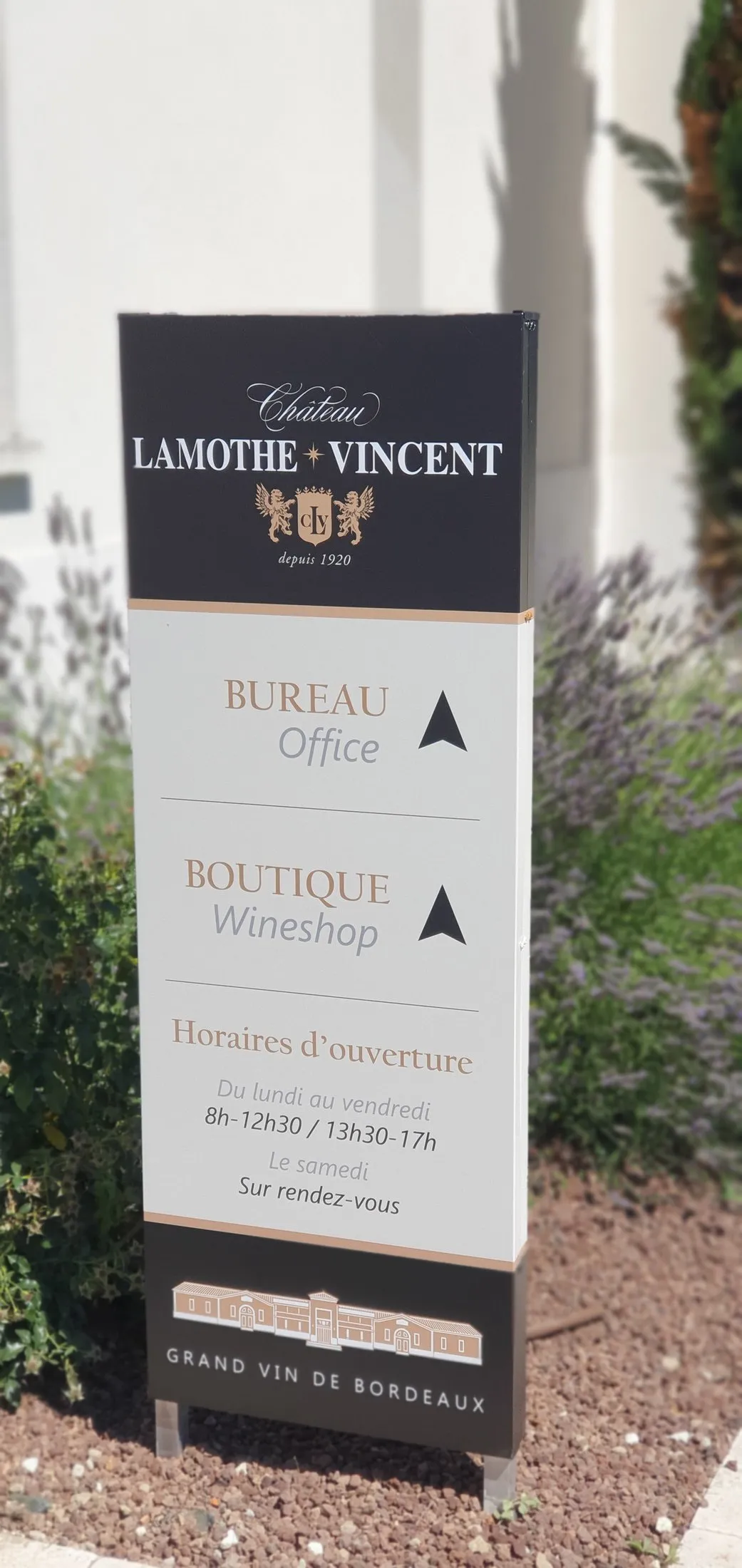 Mini-totem directionnel du Château Lamothe Vincent, Montignac — réalisation PUBLI MENI