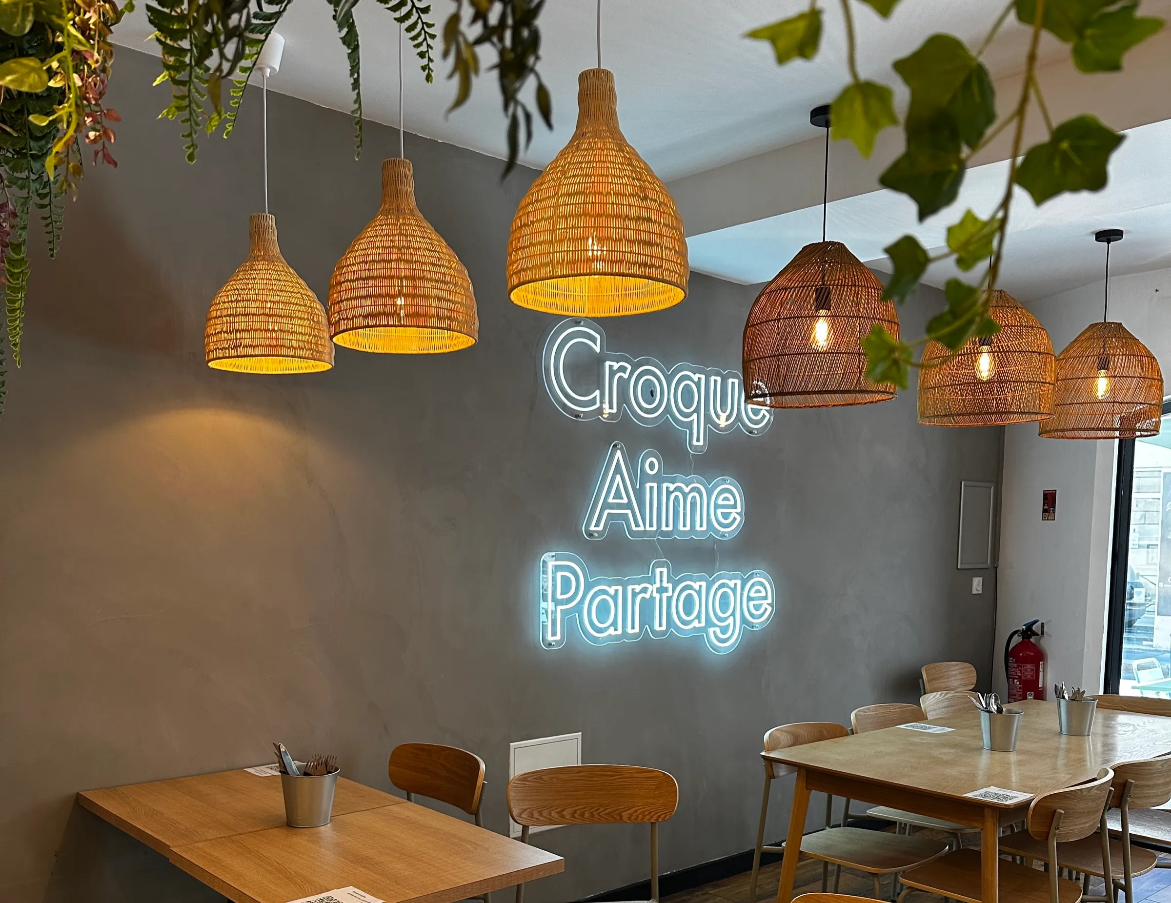 Néon LED, restaurant Croques & Soupes, Bordeaux — réalisation PUBLI MENI