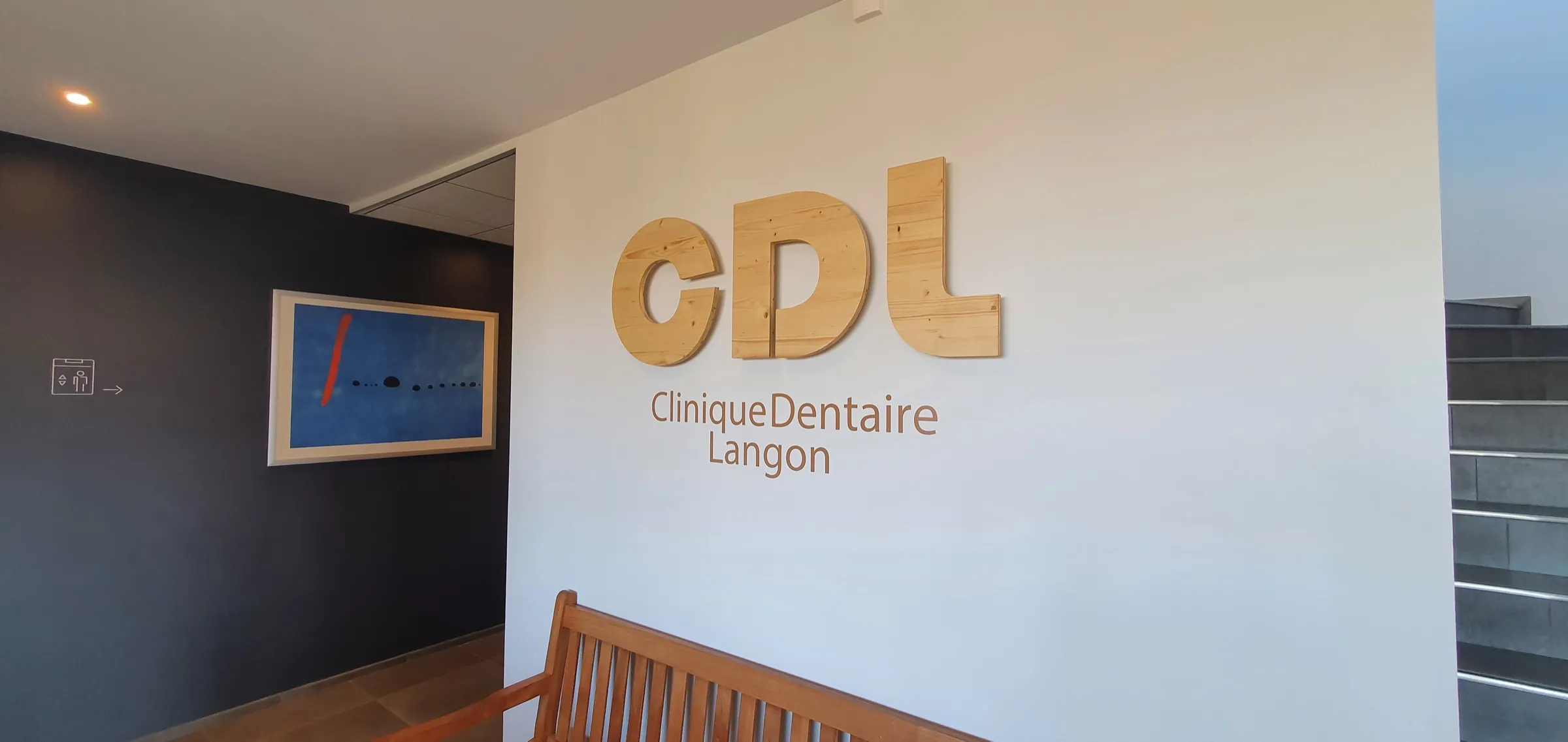 Clinique Dentaire de Langon — film dépoli assurant la confidentialité des espaces vitrés — réalisation PUBLI MENI