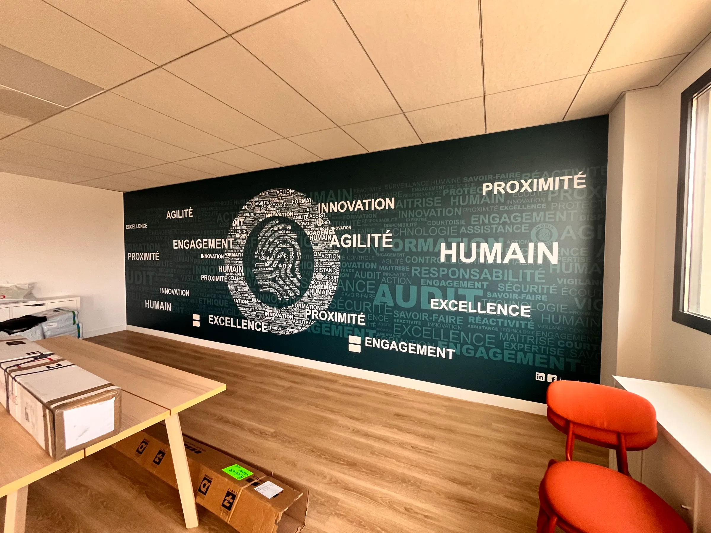 INORIX — mur d'image en vinyle imprimé sur les valeurs de l'entreprise, dans les bureaux — réalisation PUBLI MENI