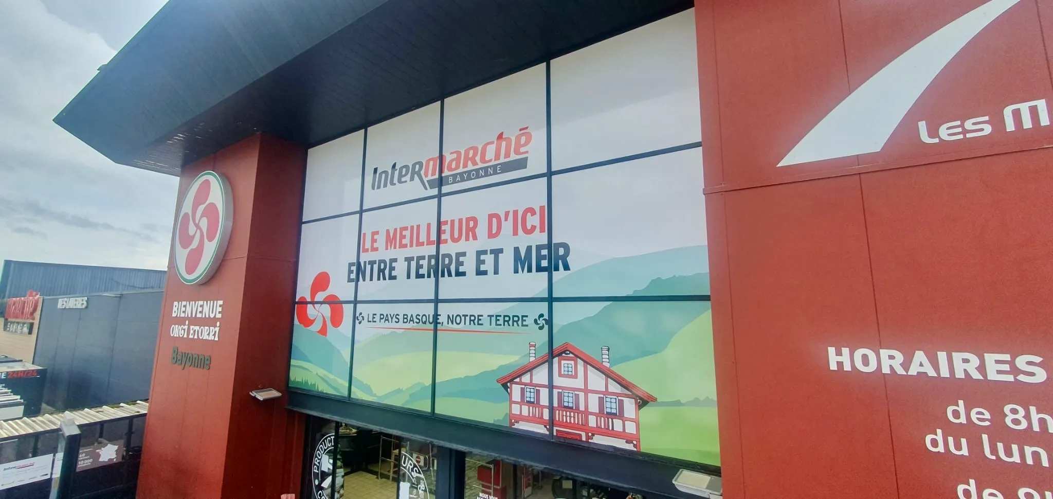Vitrophanie (réalisé pour Signarama Bayonne), Intermarché — Bayonne (64) — réalisation PUBLI MENI