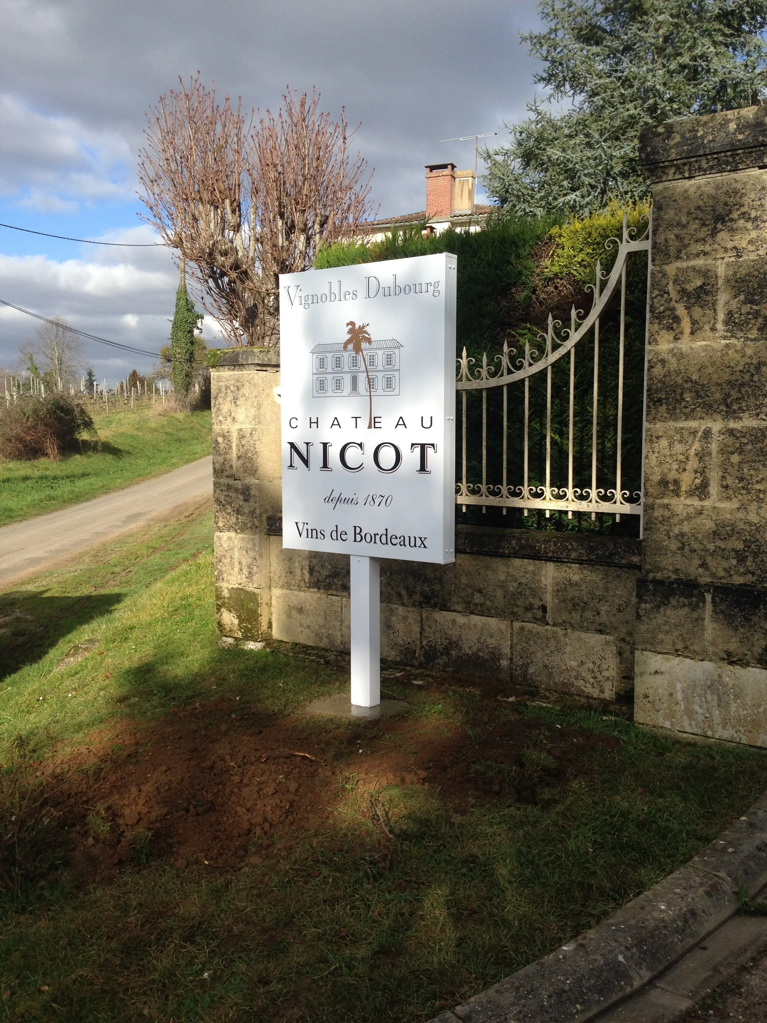 Panneau directionnel, Château Nicot — réalisation PUBLI MENI