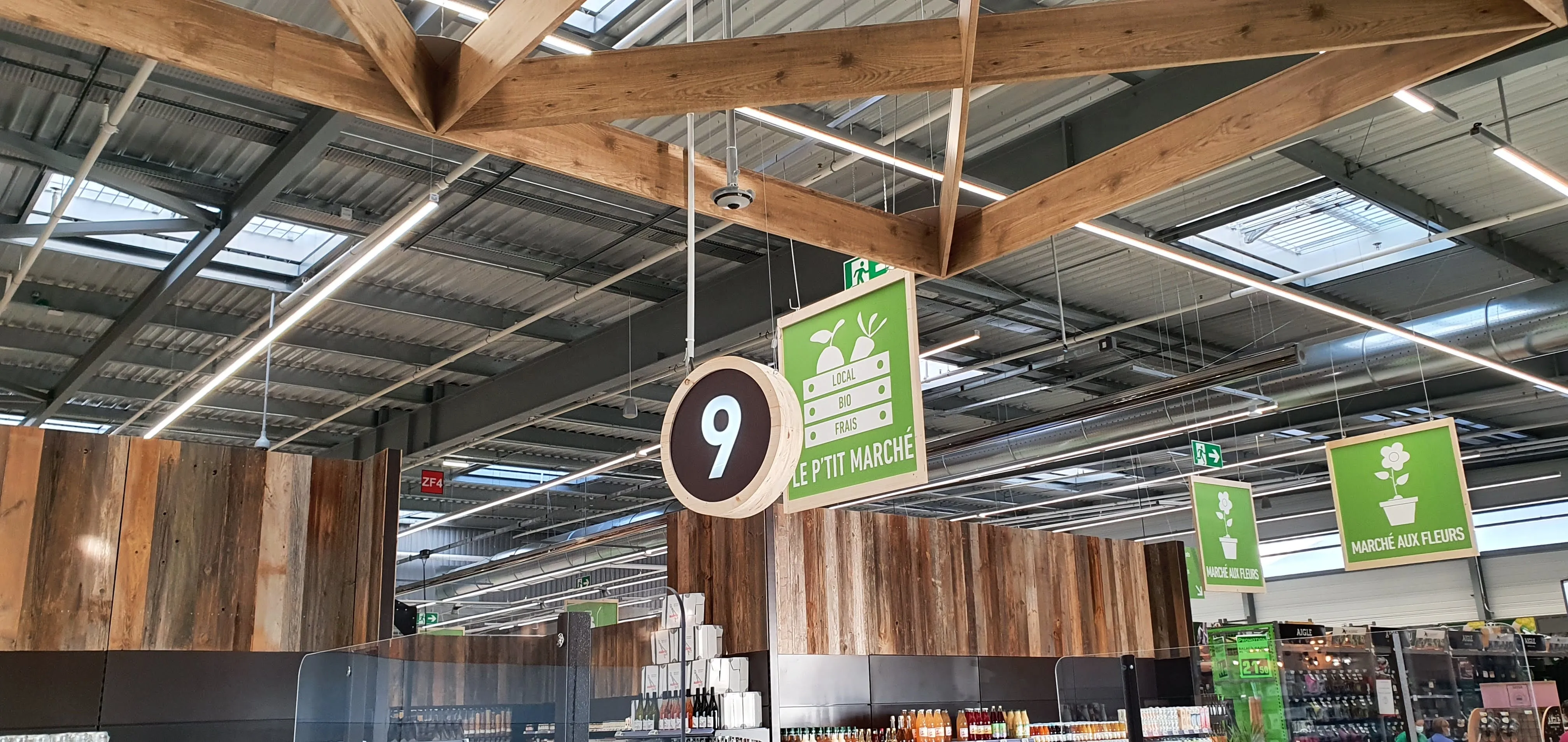 Signalétique intérieure aérienne, Le P'tit Marché — réalisation PUBLI MENI