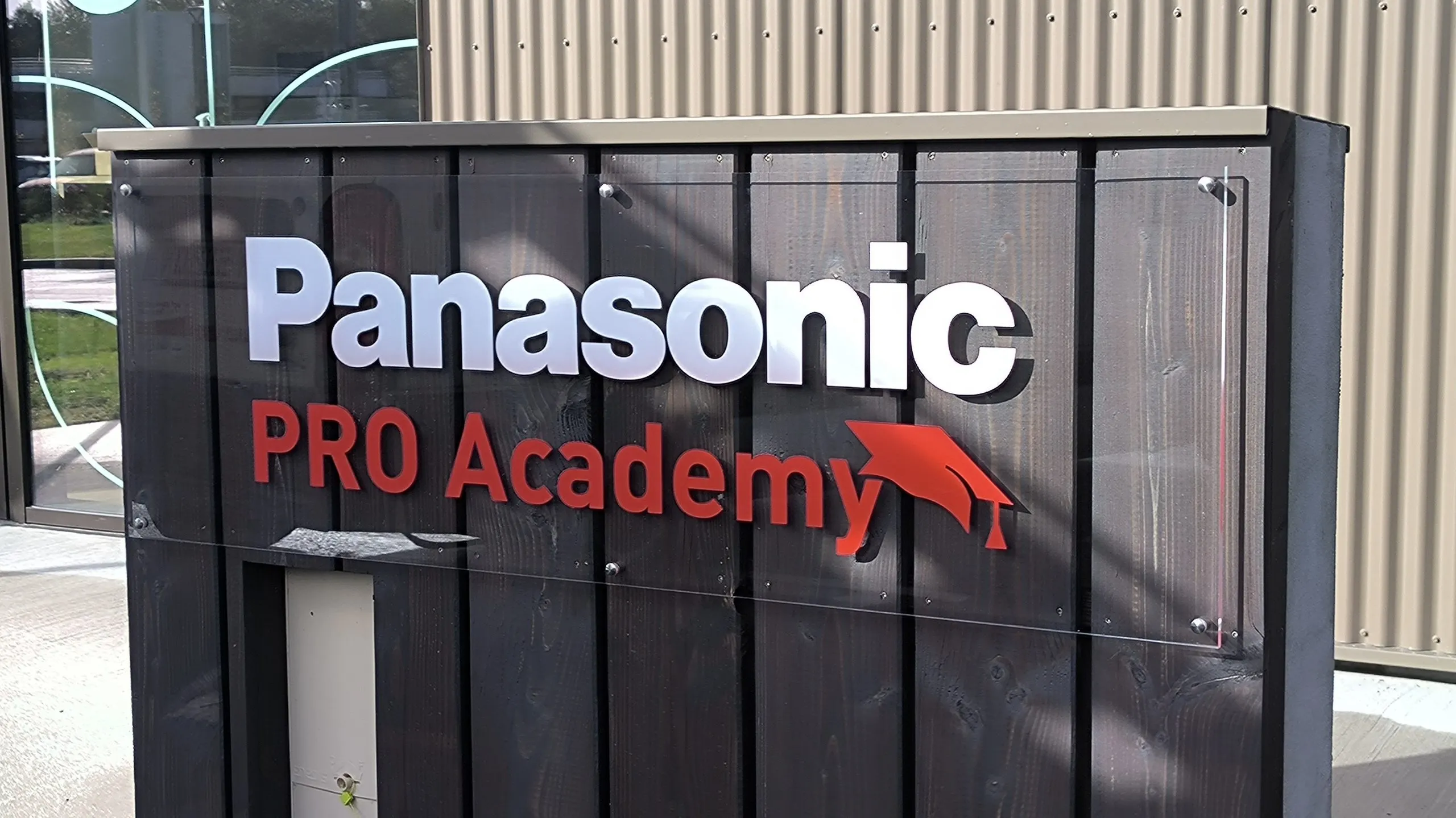 Plaque plexi adhésif, Panasonic Academy, Mérignac (33) — réalisation PUBLI MENI