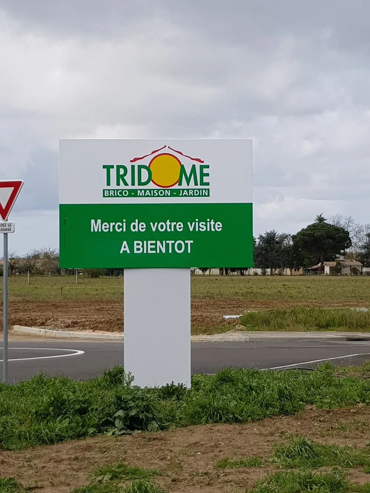 Totem Tridome — réalisation PUBLI MENI