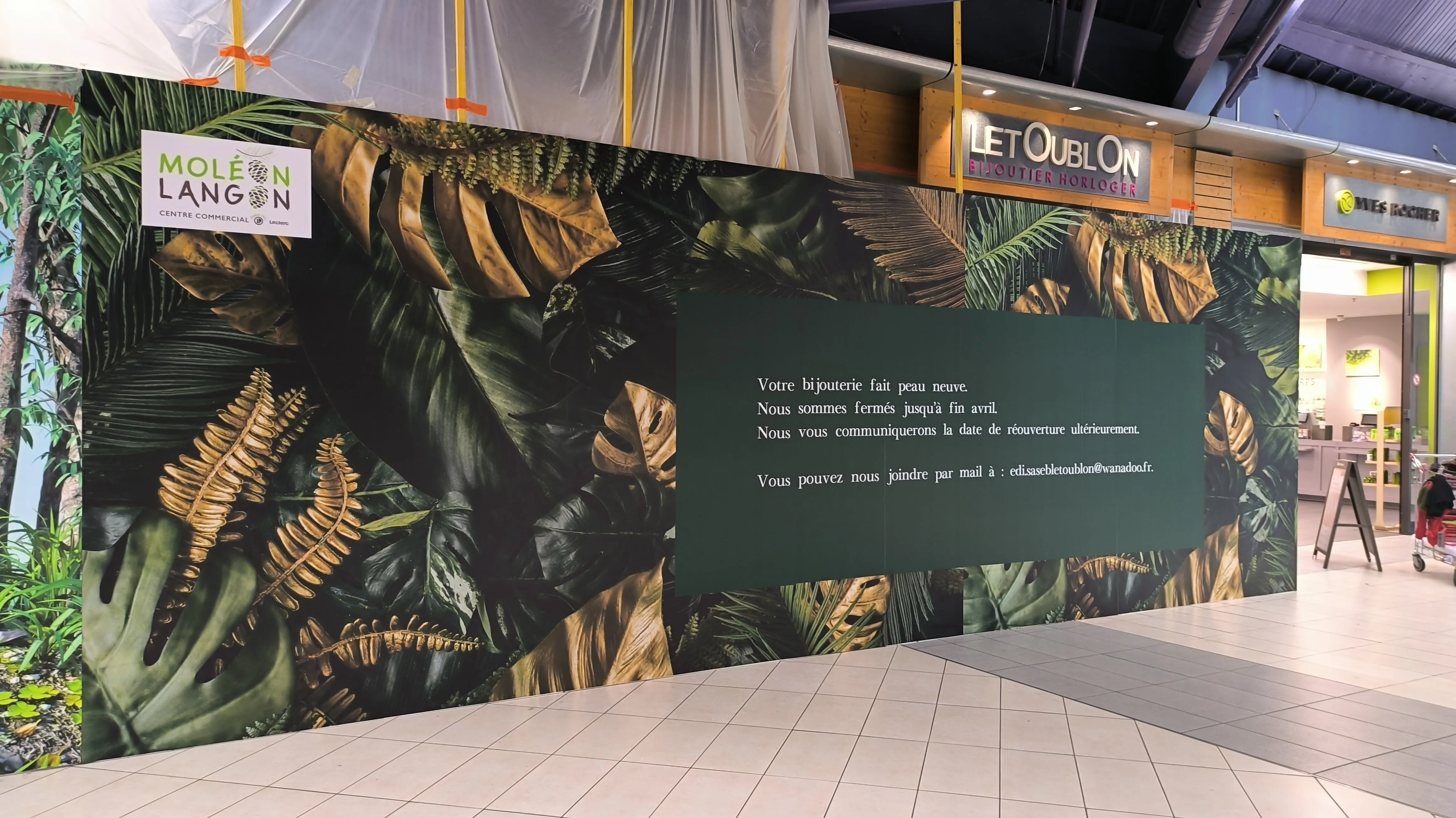 Vitrine provisoire fermeture travaux, bijouterie Centre Commercial Moléon Langon